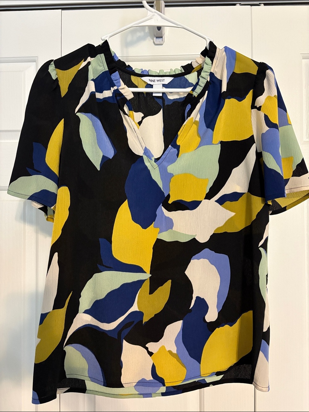 Nine West Black Multicolor Abstract Floral V-Neck Blouse